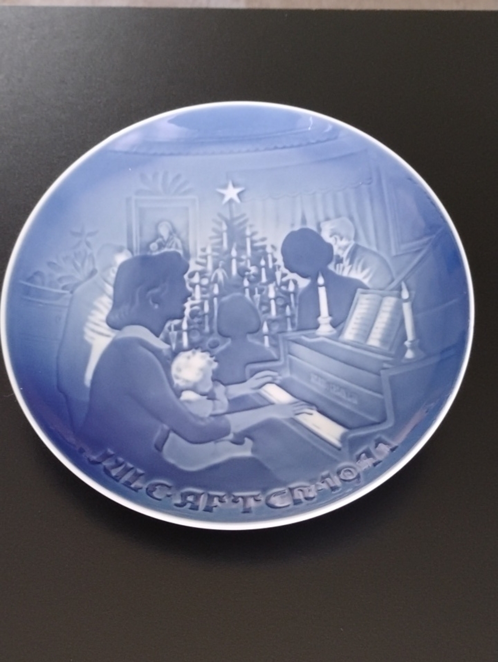 1971 Bing & Grondahl "Jule Aften" (Christmas Eve) Collectible Plate Denmark